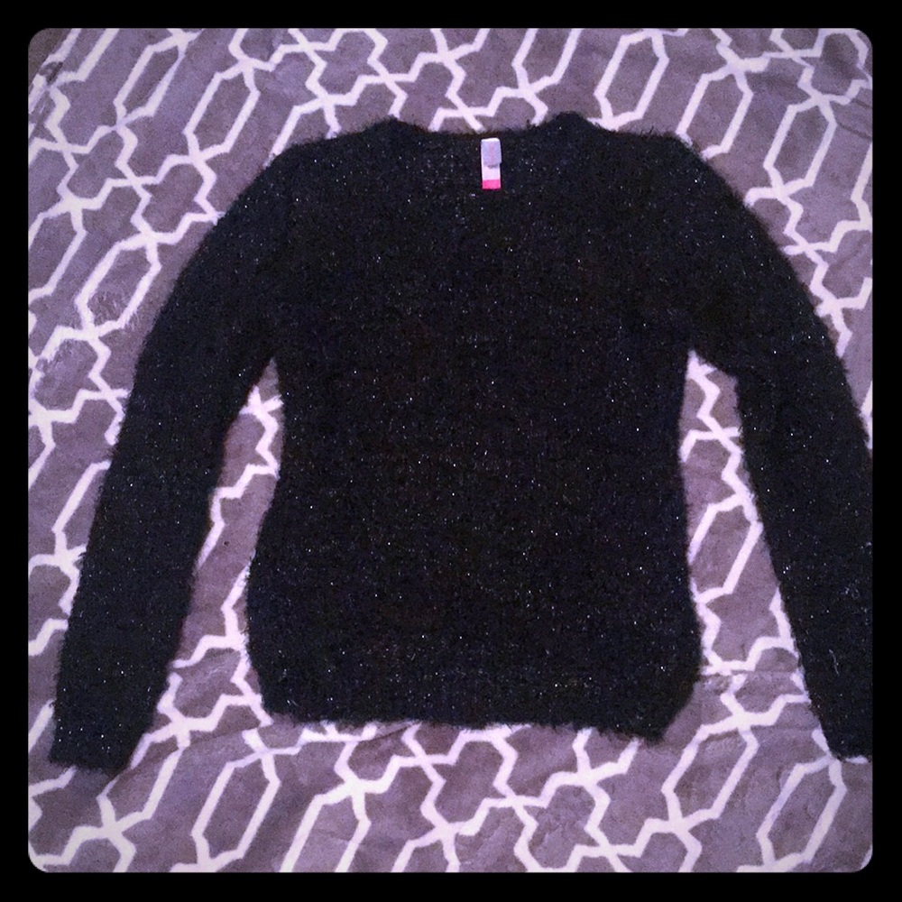 XXL Black sweater with silver threads.